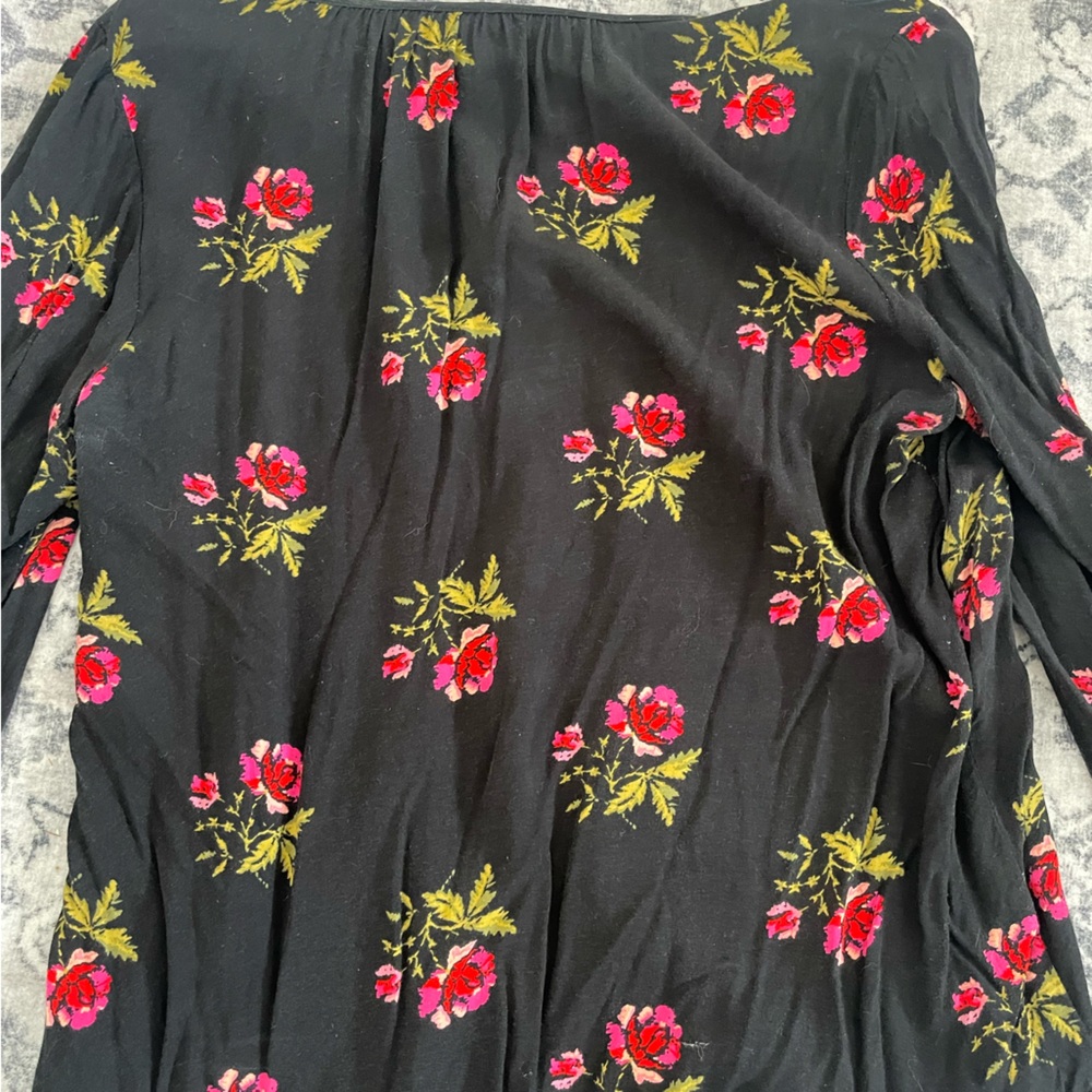 Rose Pattern Blouse - Picture 5 of 6